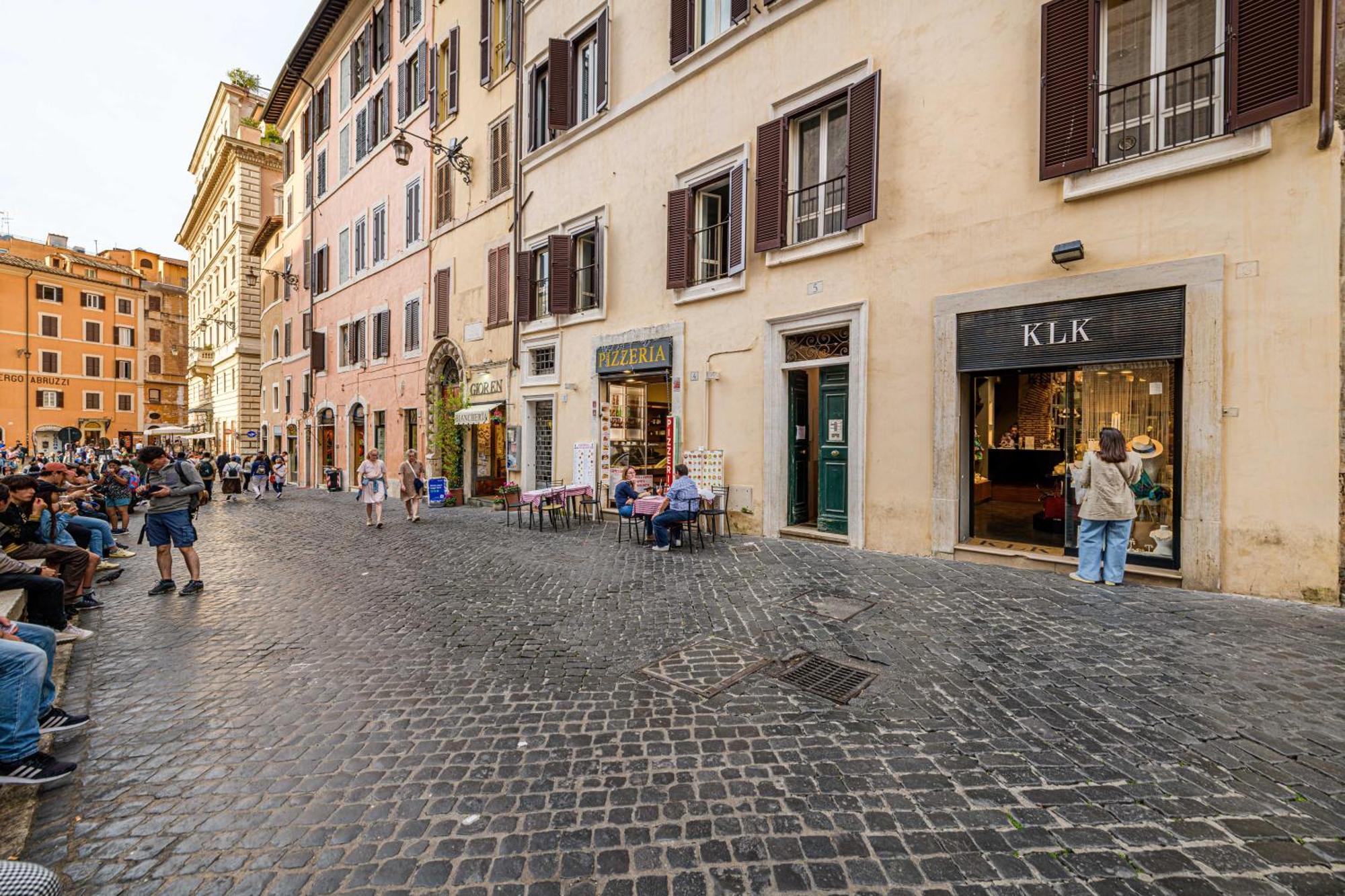 Deluxe Apartments Pantheon Rome Exterior photo